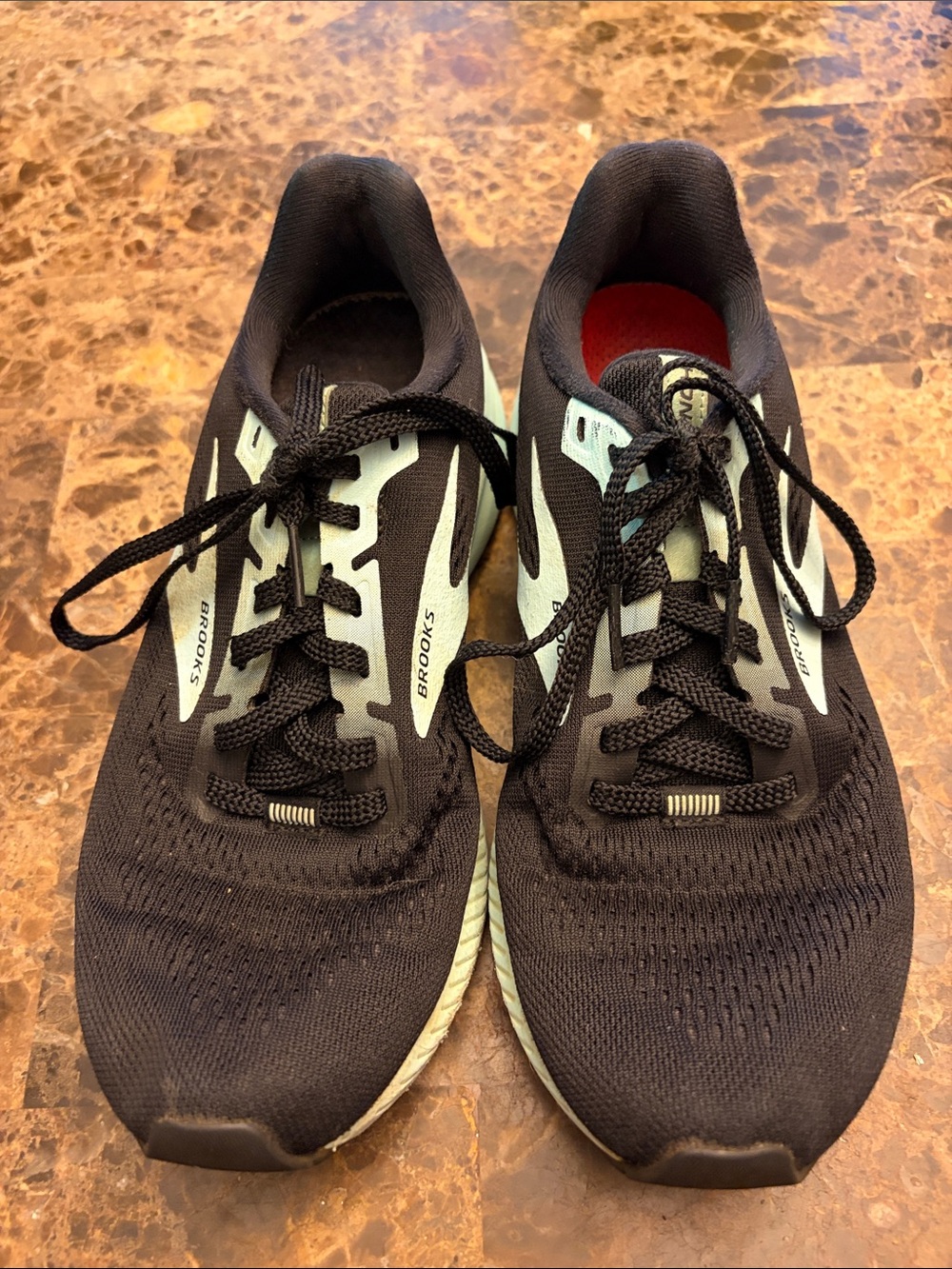 Preowned in good condition Brooks Launch 8 Women's Athletic Cushioned Running